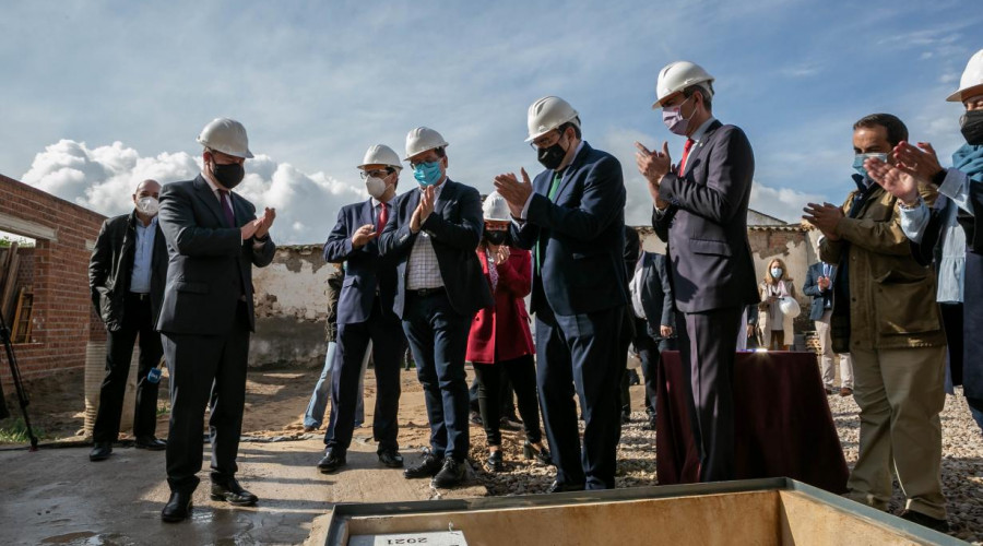 Primera piedra del consultorio local de Orgaz